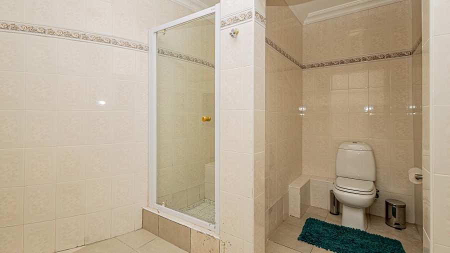 7 Bedroom Property for Sale in Plattekloof Western Cape